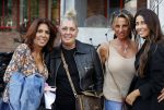 Amsterdam 20 juni 2021
Rachel hazes zus Els Hofland en Jacqueline Slaats en een kennis  bij de amsterdamse zomer in het Olympisch stadion.