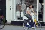 Amsterdam 6 juli 2021
Renze Klamer op een OV fiets in Amsterdam.