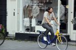 Amsterdam 6 juli 2021
Renze Klamer op een OV fiets in Amsterdam.