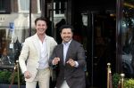 Amsterdam 21 juni 2021
Sander en Martijn Lusink voor hun winkel op de pc hooftstraat