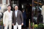 Amsterdam 21 juni 2021
Sander en Martijn Lusink voor hun winkel op de pc hooftstraat