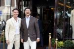 Amsterdam 21 juni 2021
Sander en Martijn Lusink voor hun winkel op de pc hooftstraat