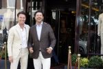 Amsterdam 21 juni 2021
Sander en Martijn Lusink voor hun winkel op de pc hooftstraat