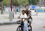 Amsterdam 29 juni 2021
Shane Kluivert en zijn broer Nino Wilkes fietsend op het museumplein