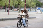 Amsterdam 29 juni 2021
Shane Kluivert en zijn broer Nino Wilkes fietsend op het museumplein