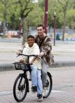 Amsterdam 29 juni 2021
Shane Kluivert en zijn broer Nino Wilkes fietsend op het museumplein