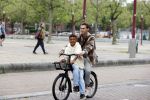 Amsterdam 29 juni 2021
Shane Kluivert en zijn broer Nino Wilkes fietsend op het museumplein