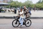 Amsterdam 29 juni 2021
Shane Kluivert en zijn broer Nino Wilkes fietsend op het museumplein