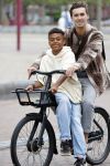 Amsterdam 29 juni 2021
Shane Kluivert en zijn broer Nino Wilkes fietsend op het museumplein