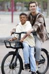 Amsterdam 29 juni 2021
Shane Kluivert en zijn broer Nino Wilkes fietsend op het museumplein
