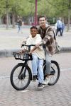 Amsterdam 29 juni 2021
Shane Kluivert en zijn broer Nino Wilkes fietsend op het museumplein