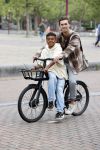 Amsterdam 29 juni 2021
Shane Kluivert en zijn broer Nino Wilkes fietsend op het museumplein