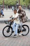 Amsterdam 29 juni 2021
Shane Kluivert en zijn broer Nino Wilkes fietsend op het museumplein