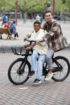 Amsterdam 29 juni 2021
Shane Kluivert en zijn broer Nino Wilkes fietsend op het museumplein