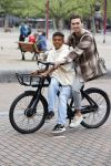 Amsterdam 29 juni 2021
Shane Kluivert en zijn broer Nino Wilkes fietsend op het museumplein