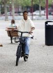 Amsterdam 29 juni 2021
Shane Kluivert en zijn broer Nino Wilkes fietsend op het museumplein