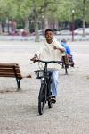 Amsterdam 29 juni 2021
Shane Kluivert en zijn broer Nino Wilkes fietsend op het museumplein