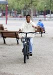 Amsterdam 29 juni 2021
Shane Kluivert en zijn broer Nino Wilkes fietsend op het museumplein