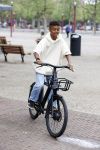 Amsterdam 29 juni 2021
Shane Kluivert en zijn broer Nino Wilkes fietsend op het museumplein
