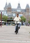 Amsterdam 29 juni 2021
Shane Kluivert en zijn broer Nino Wilkes fietsend op het museumplein
