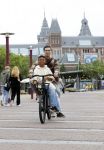 Amsterdam 29 juni 2021
Shane Kluivert en zijn broer Nino Wilkes fietsend op het museumplein