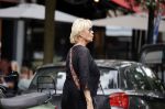 Amsterdam 19 juli 2021
Sheila de Vries koopt bloemen in amsterdam zuid