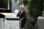Amsterdam 19 juli 2021
Sheila de Vries koopt bloemen in amsterdam zuid