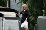 Amsterdam 19 juli 2021
Sheila de Vries koopt bloemen in amsterdam zuid