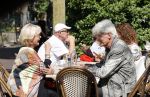 Amsterdam 23 juli 2021
Ad Visser en Sheila de Vries op terras samen in Amsterdam.