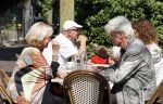 Amsterdam 23 juli 2021
Ad Visser en Sheila de Vries op terras samen in Amsterdam.