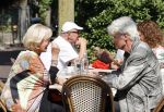 Amsterdam 23 juli 2021
Ad Visser en Sheila de Vries op terras samen in Amsterdam.