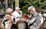 Amsterdam 23 juli 2021
Ad Visser en Sheila de Vries op terras samen in Amsterdam.