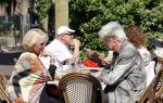 Amsterdam 23 juli 2021
Ad Visser en Sheila de Vries op terras samen in Amsterdam.