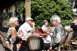 Amsterdam 23 juli 2021
Ad Visser en Sheila de Vries op terras samen in Amsterdam.