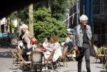 Amsterdam 23 juli 2021
Ad Visser en Sheila de Vries op terras samen in Amsterdam.