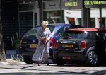 Amsterdam 14 juni 2021
Simone Kleinsma doet boodschappen met ....
