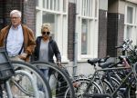 Amsterdam 15 juli 2021
Tatjana en haar moeder vertrekken met hun koffers naar schiphol.