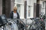 Amsterdam 15 juli 2021
Tatjana en haar moeder vertrekken met hun koffers naar schiphol.
