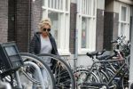 Amsterdam 15 juli 2021
Tatjana en haar moeder vertrekken met hun koffers naar schiphol.
