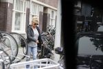Amsterdam 15 juli 2021
Tatjana en haar moeder vertrekken met hun koffers naar schiphol.