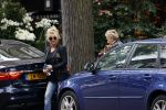 Amsterdam 15 juli 2021
Tatjana en haar moeder vertrekken met hun koffers naar schiphol.