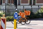 Amsterdam 15 jun i 2021
Thuisbezorg  fiets koerier in centrum Amsterdam