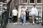 Amsterdam 6 juli 2021
Touriya Haoud met haar zoons in het centrum van Amsterdam.
