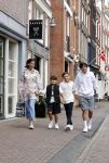 Amsterdam 6 juli 2021
Touriya Haoud met haar zoons in het centrum van Amsterdam.