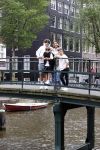 Amsterdam 6 juli 2021
Touriya Haoud met haar zoons in het centrum van Amsterdam.