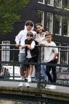 Amsterdam 6 juli 2021
Touriya Haoud met haar zoons in het centrum van Amsterdam.