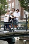 Amsterdam 6 juli 2021
Touriya Haoud met haar zoons in het centrum van Amsterdam.