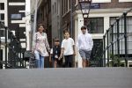 Amsterdam 6 juli 2021
Touriya Haoud met haar zoons in het centrum van Amsterdam.