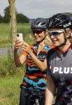 Zevenhuizen 4 juli 2021
Leontien v Moorsel Wendy v Dijk en Anouk Smulders gaan met 500 vrouwen de Amstel Gold race rijden . Vandaag was er een training . Ook Michael Zijlaard en zijn broer Ron reden mee.