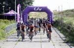 Zevenhuizen 4 juli 2021
Leontien v Moorsel Wendy v Dijk en Anouk Smulders gaan met 500 vrouwen de Amstel Gold race rijden . Vandaag was er een training . Ook Michael Zijlaard en zijn broer Ron reden mee.